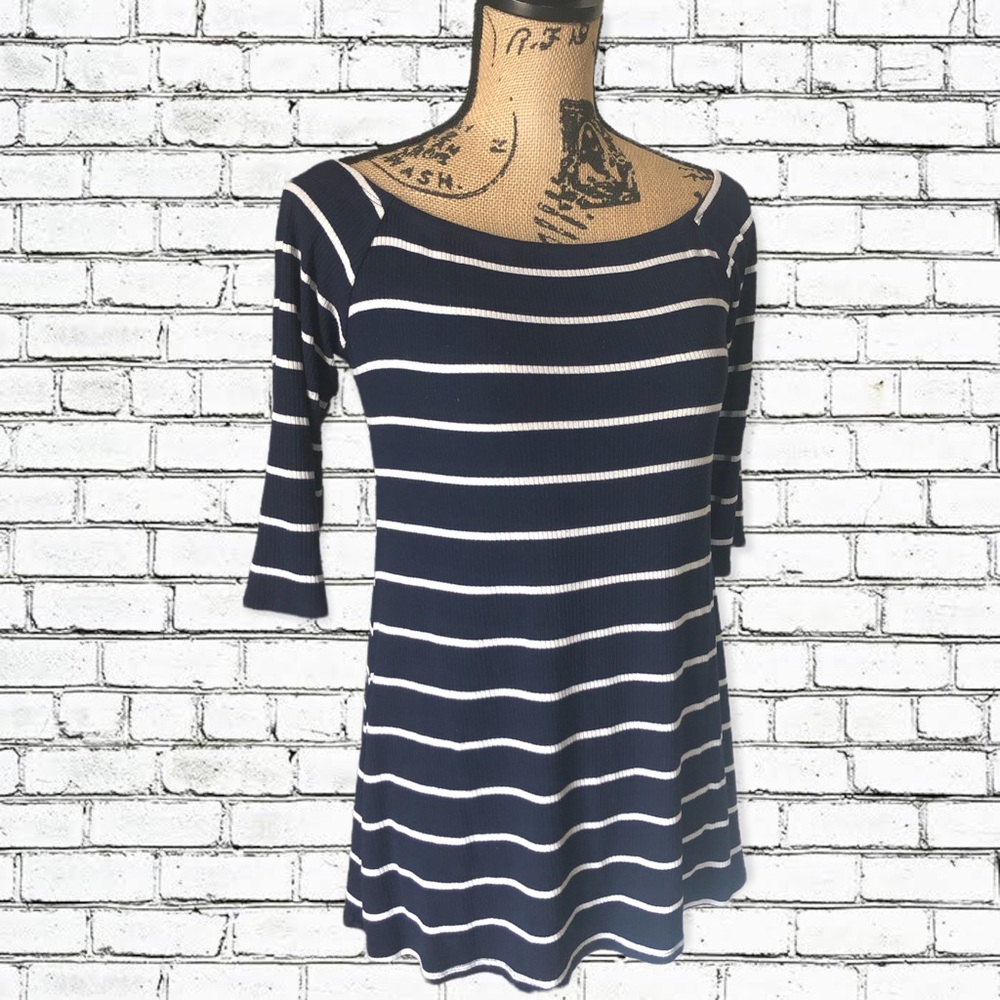 Navy and White Striped Crew Neck Top! Women’s Medium